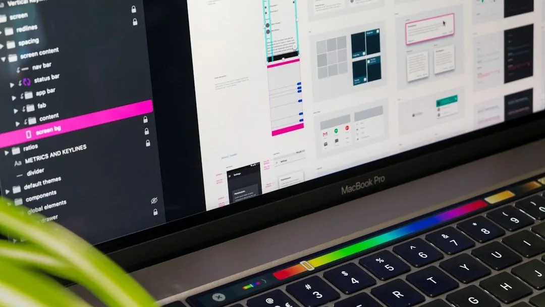 Designarbeit am MacBook im BlankStudio